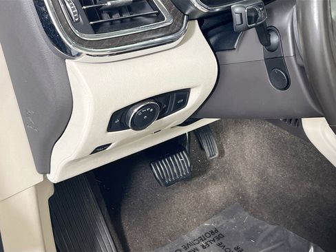 Used 2020 Lincoln Continental AWD w/ Premium Package image 10