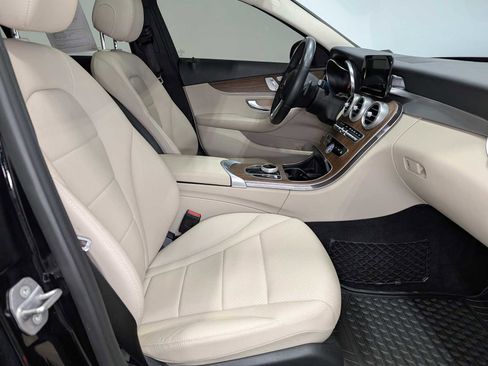 Certified 2019 Mercedes-Benz C 300 4MATIC Sedan image 38