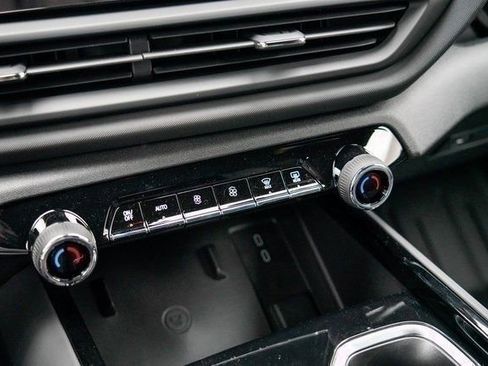 New 2025 Chevrolet Silverado EV LT image 29