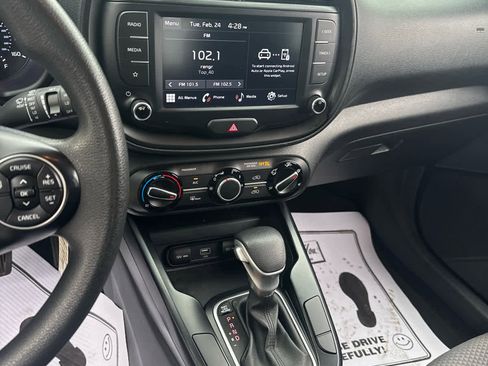 Used 2022 Kia Soul LX image 18