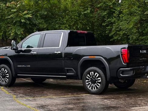 Used 2024 GMC Sierra 2500 Denali Ultimate AWD/4WD image 10