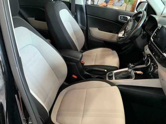 Certified 2026 Hyundai Venue SEL FWD image 10