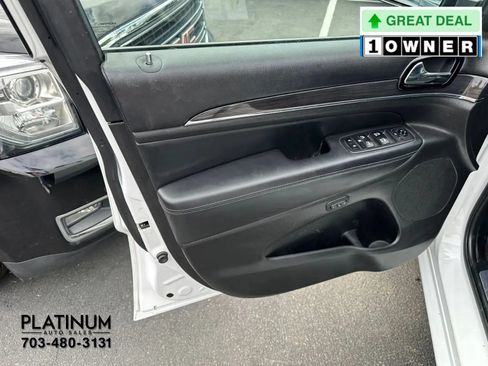 Used 2019 Jeep Grand Cherokee Overland AWD/4WD image 18