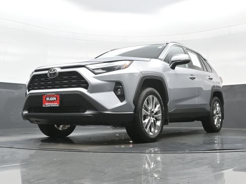Used 2025 Toyota RAV4 XLE Premium w/ Weather Package AWD/4WD image 30