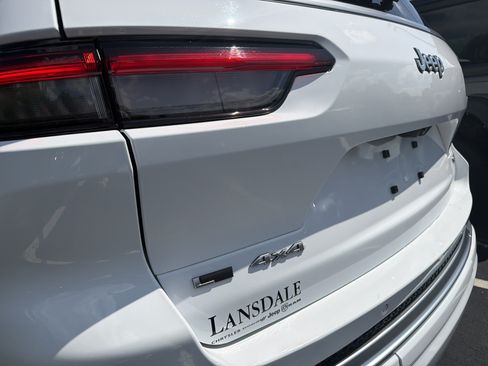 Used 2021 Jeep Grand Cherokee L Summit AWD/4WD image 9