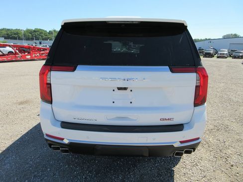 New 2026 GMC Yukon Denali w/ Denali Reserve Package AWD/4WD image 5