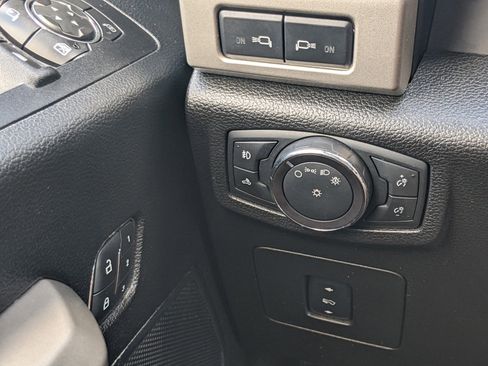 Used 2017 Ford F150 Lariat w/ Equipment Group 502A Luxury image 23