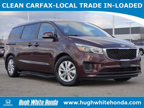 Used 2017 Kia Sedona LX w/ LX Essentials Premium Package image 1