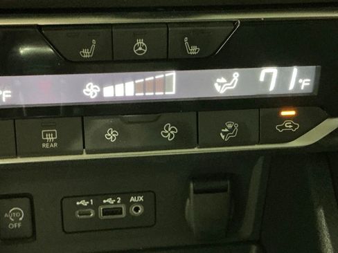 Used 2025 Nissan Sentra SR w/ SR Premium Package image 19