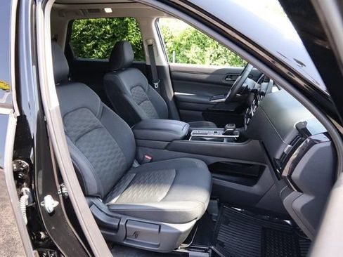 Certified 2025 Nissan Pathfinder SV w/ SV Premium Package FWD image 30