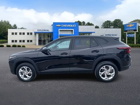 Used 2024 Chevrolet Trax LS w/ LS Convenience Package image 6