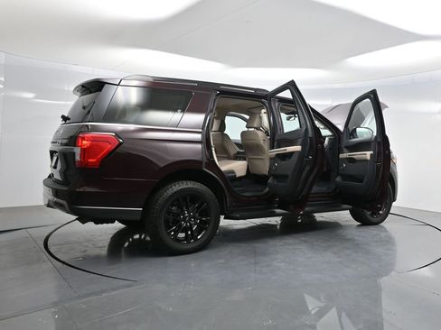 Used 2024 Ford Expedition XLT RWD image 5