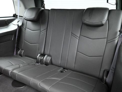 Used 2015 Cadillac Escalade Premium image 21