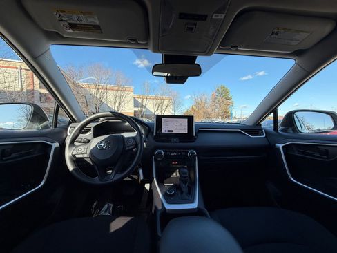 Used 2025 Toyota RAV4 LE image 32