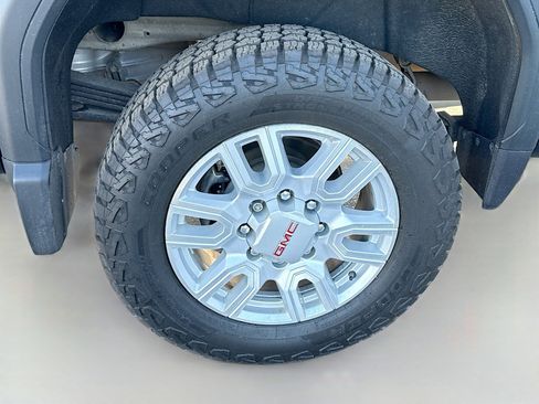 Used 2022 GMC Sierra 2500 SLT image 32