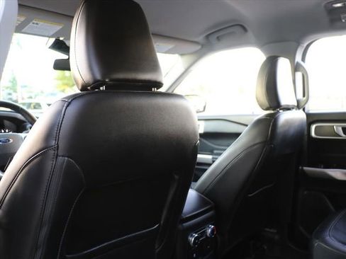 Used 2022 Ford Explorer XLT w/ Equipment Group 202A image 14
