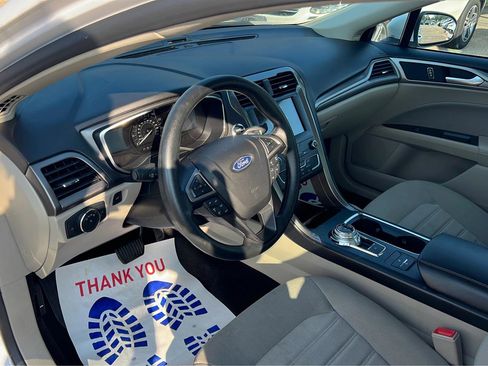 Used 2020 Ford Fusion SE FWD image 12