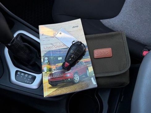 Used 2014 Jeep Cherokee Latitude w/ Cold Weather Group FWD image 4