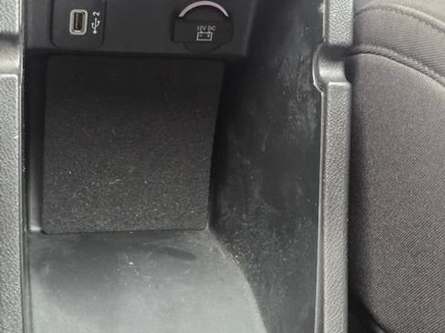 Used 2019 Jeep Cherokee Latitude w/ Cold Weather Group AWD/4WD image 35