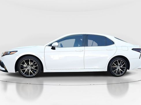 Used 2022 Toyota Camry SE image 8