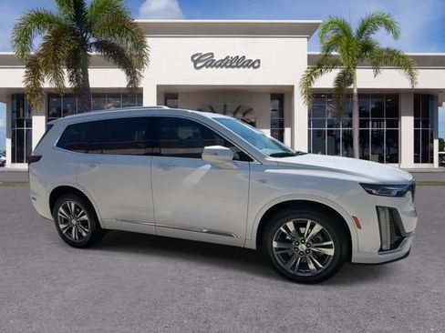 Used 2022 Cadillac XT6 Premium Luxury image 17