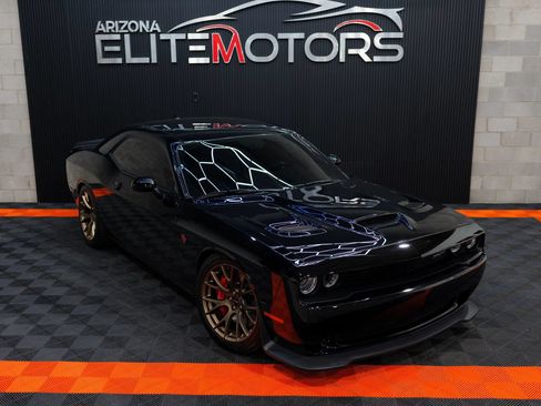 Used 2016 Dodge Challenger SRT Hellcat RWD image 4