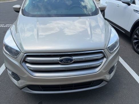 Used 2017 Ford Escape SE FWD image 3
