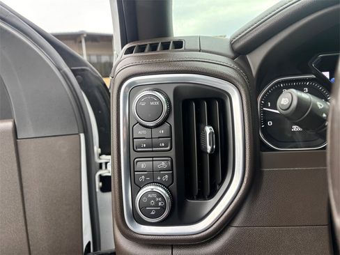 Certified 2022 GMC Sierra 3500 Denali image 22