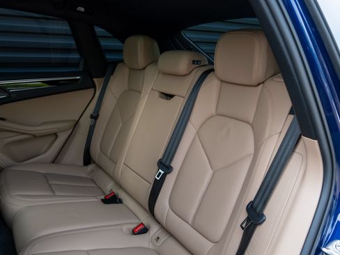 Used 2023 Porsche Macan AWD/4WD image 36