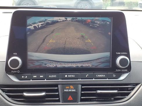 Used 2025 Nissan Altima 2.5 S FWD image 10