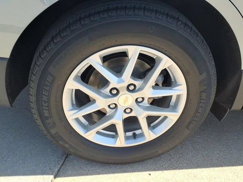 Used 2023 Chevrolet Equinox LS FWD image 22