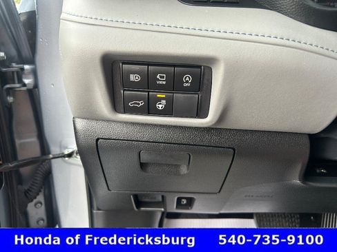 Used 2024 Toyota Highlander Limited AWD/4WD image 25