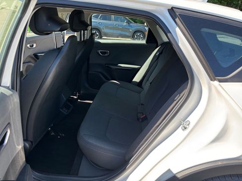 Used 2025 Kia K4 FWD image 24