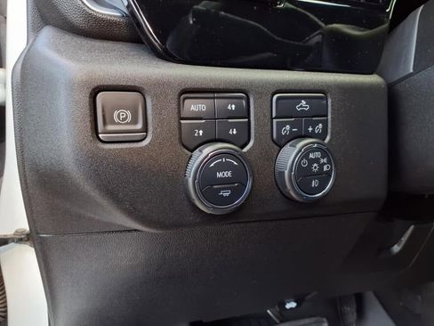 Used 2024 Chevrolet Silverado 2500 LT image 28