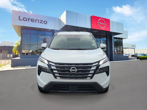 Used 2025 Nissan Rogue SV FWD image 2