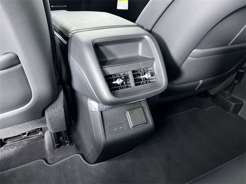 Used 2025 Cadillac Lyriq Luxury image 22