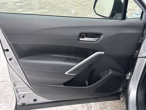 Used 2024 Toyota Corolla Cross XLE image 12