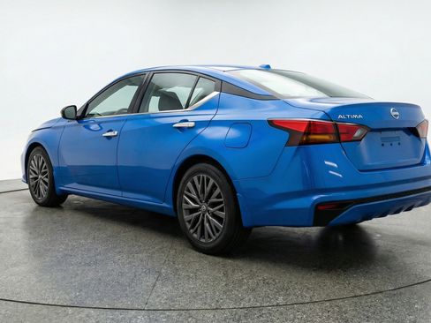 Used 2025 Nissan Altima 2.5 SV FWD image 6