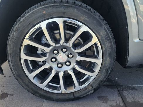 Used 2021 GMC Acadia Denali w/ Denali Technology Package FWD image 12