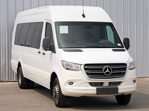 Used 2020 Mercedes-Benz Sprinter 3500 w/ Windows All Around Package image 48