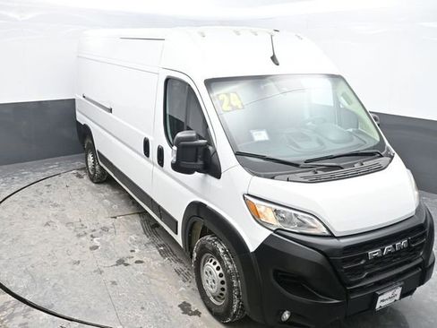 Used 2024 RAM ProMaster 2500 w/ Convenience Group FWD image 18