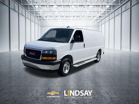 Used 2024 GMC Savana 2500 w/ Driver Convenience Package image 4
