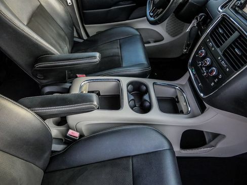 Used 2019 Dodge Grand Caravan SXT FWD image 19