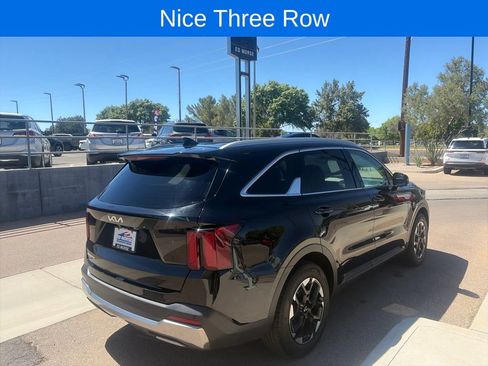 Used 2024 Kia Sorento S FWD image 5