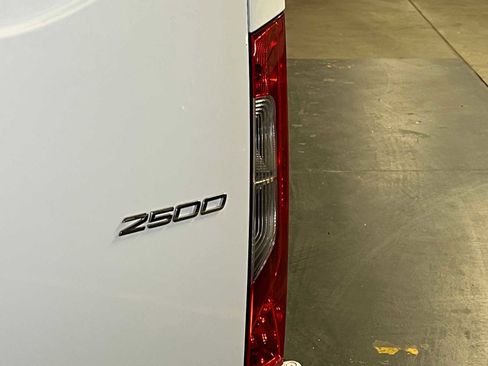 Used 2025 Mercedes-Benz Sprinter 2500 image 16