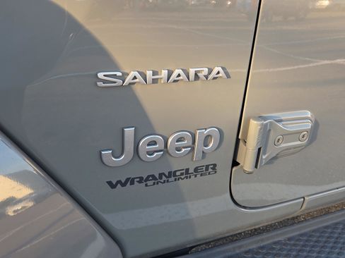 Used 2022 Jeep Wrangler Unlimited Sahara image 6