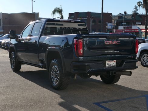 Used 2023 GMC Sierra 2500 AT4 image 3
