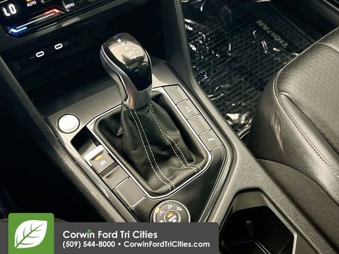 Used 2022 Volkswagen Tiguan SE R-Line AWD/4WD image 10