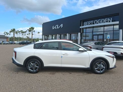 New 2026 Kia K4 FWD image 3