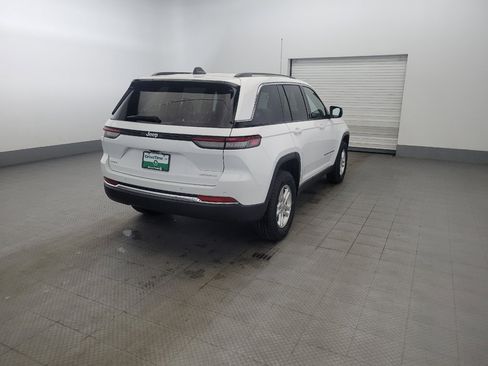 Used 2023 Jeep Grand Cherokee Laredo AWD/4WD image 9